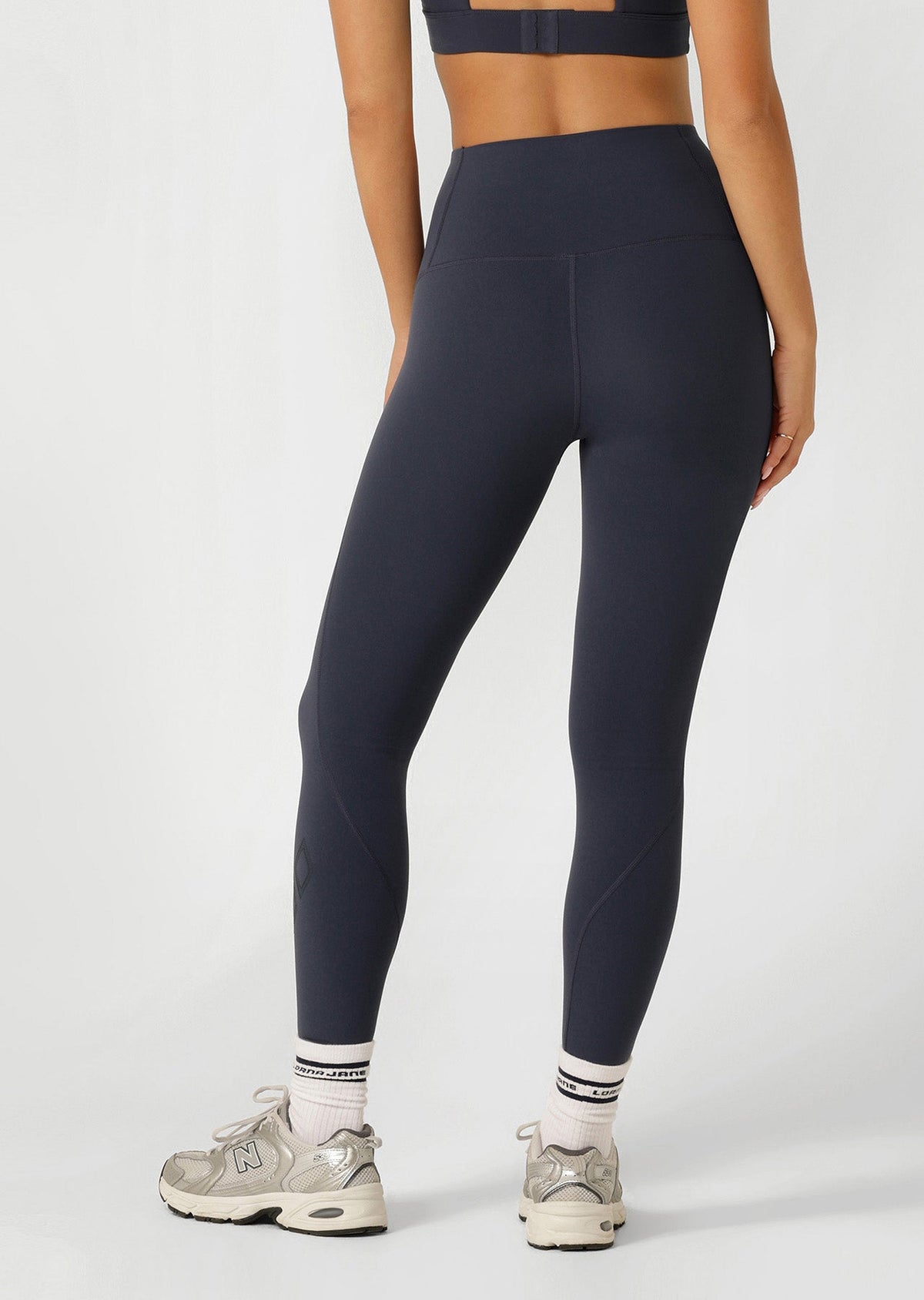 Contour Sculpt No Chafe Ankle Biter Leggings