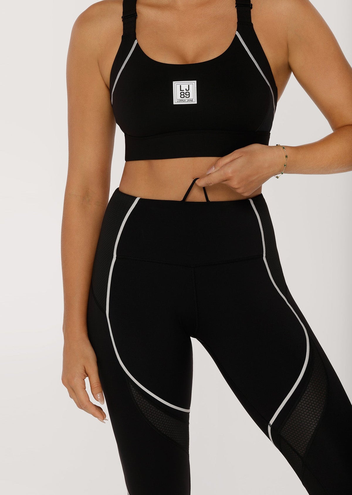 Aero Support Pocket Ankle Biter Leggings